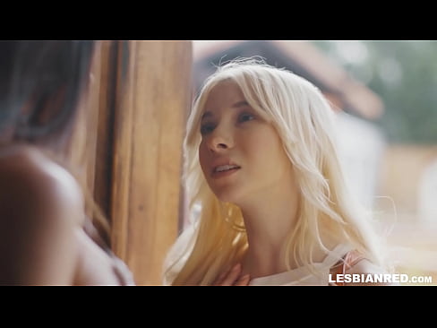 ❤️ Qız bir neçə ay sonra evə gəlir və sonda ögey anasının pişiyini yeyir Porn video bizdə ❌