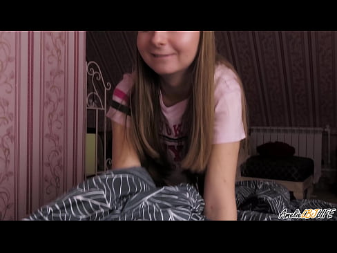 ❤️ Blondie onun BFF-ni dərindən sorur və ağzına boşaldır Porn video bizdə ❌
